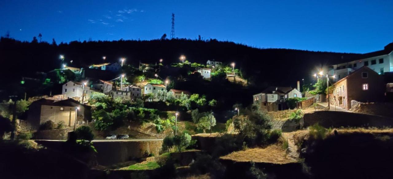 A Casa Da Natalia Pensionat Cha de Alvares Exteriör bild