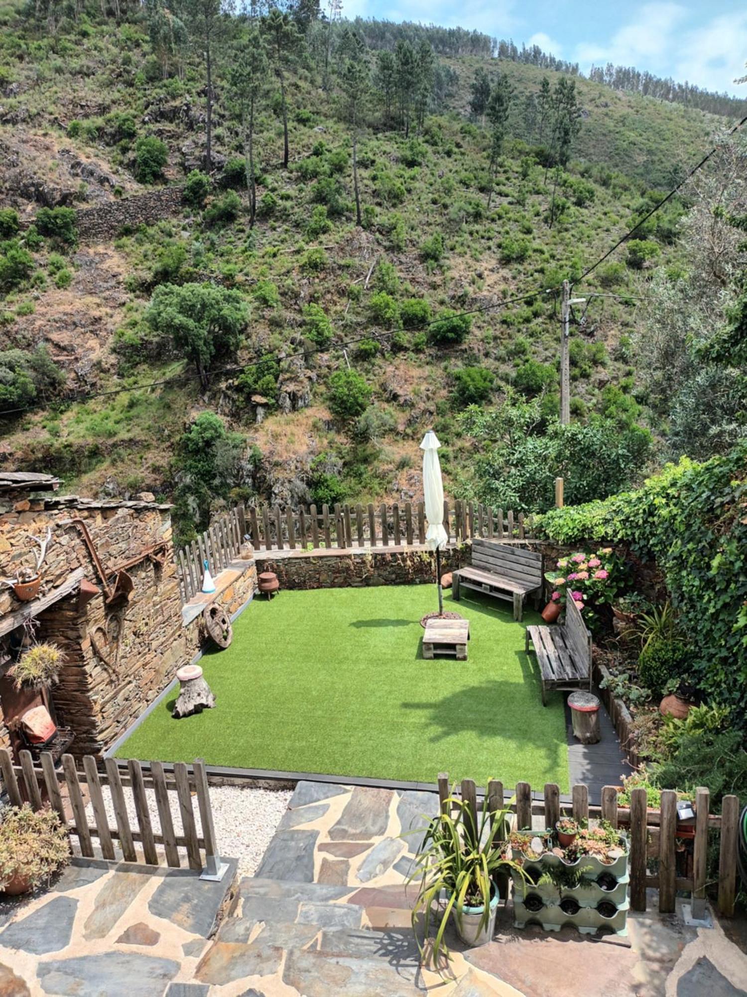 A Casa Da Natalia Pensionat Cha de Alvares Exteriör bild