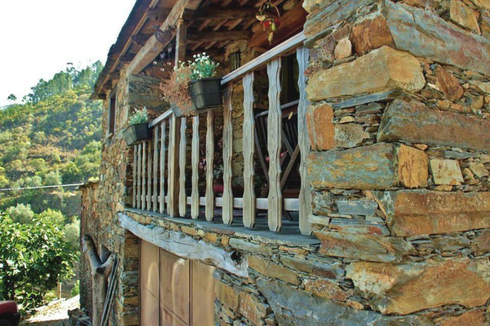 A Casa Da Natalia Pensionat Cha de Alvares Exteriör bild